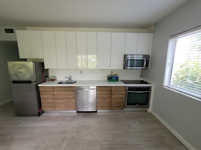 Kitchen - 820 15th St Unit 105