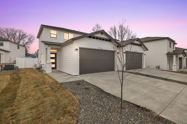 Building Photo - 1074 S Underwood Pl