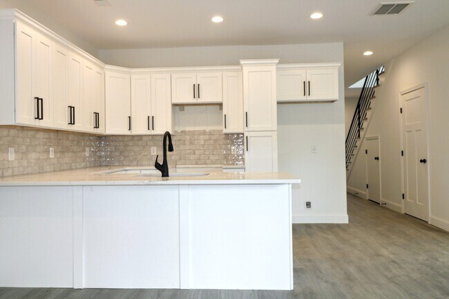 Photo - 100 Independence Ln