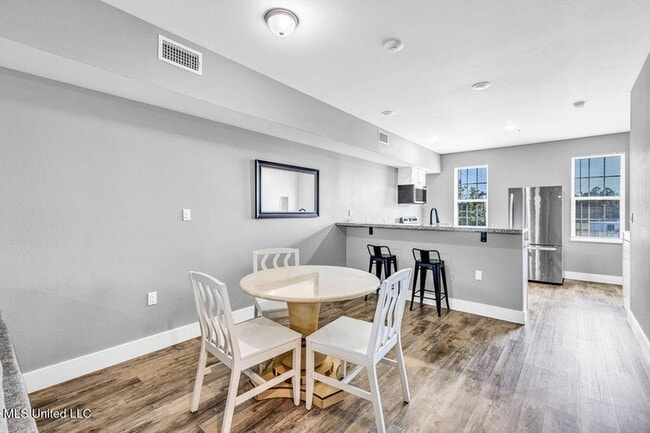 112 E Orchard Loop