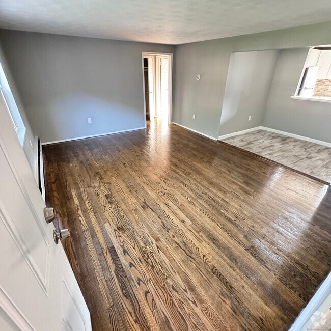 Building Photo - 530 Eastern St Unit E-5 Rental