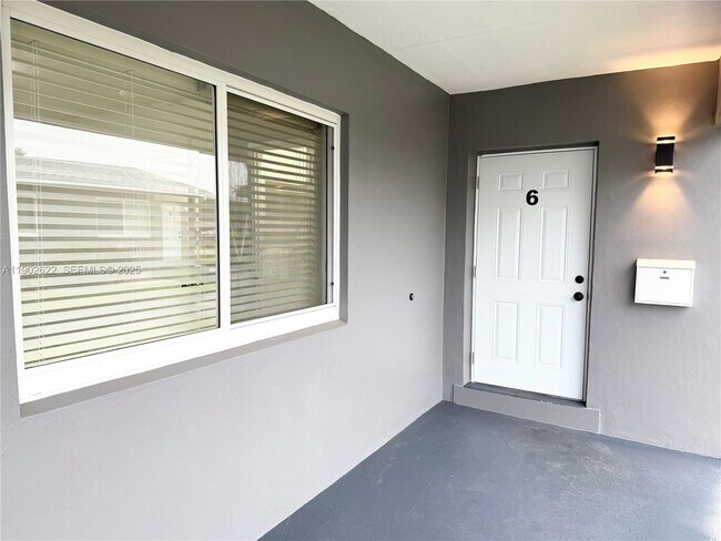 Photo - 2213 Madison St Unidad 6