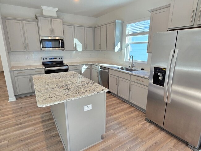 Photo - Approx 2700sqft, 5 bed / 3 bath featuring ...