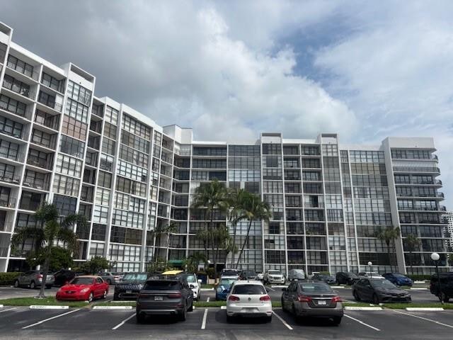 Building Photo - 800 Parkview Dr Unit 714