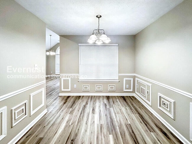 Photo - Limited Time Special Offer / 5-Bedroom Home with Garage / Pet-Friendly / Vouchers Accepted / Avai...