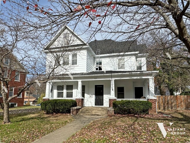 Charming Mission-Style, Four-Bedroom, Thre... - Charming Mission-Style, Four-Bedroom, Thre... House