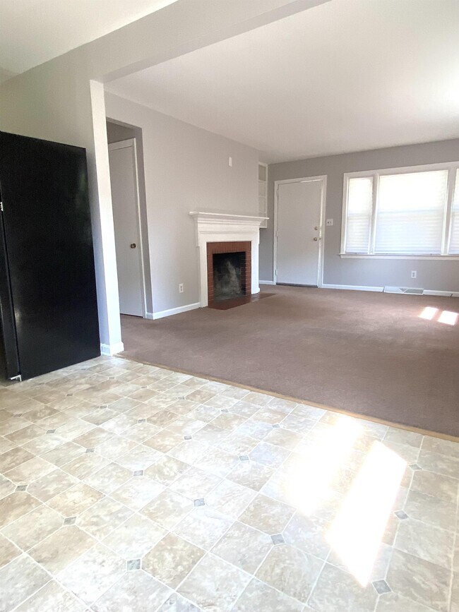 Photo - 709 Oxford St