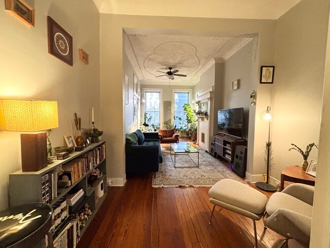 Building Photo - 3023 Saint Paul St Unit 1