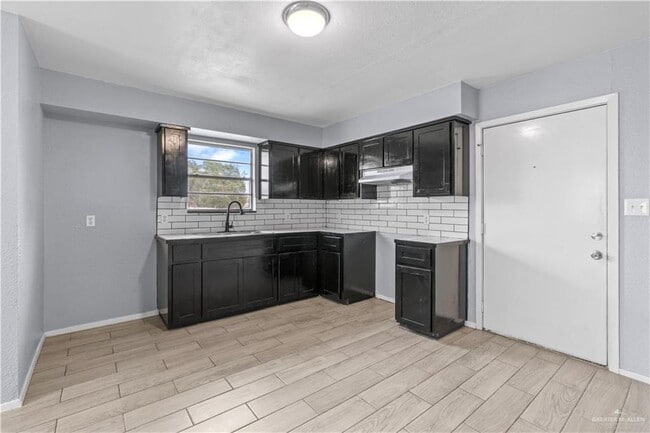 Photo - 10 E Wells St