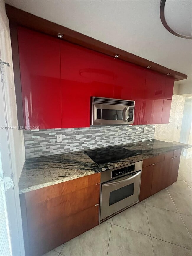 Photo - 3923 NE 166th St Unidad N-106