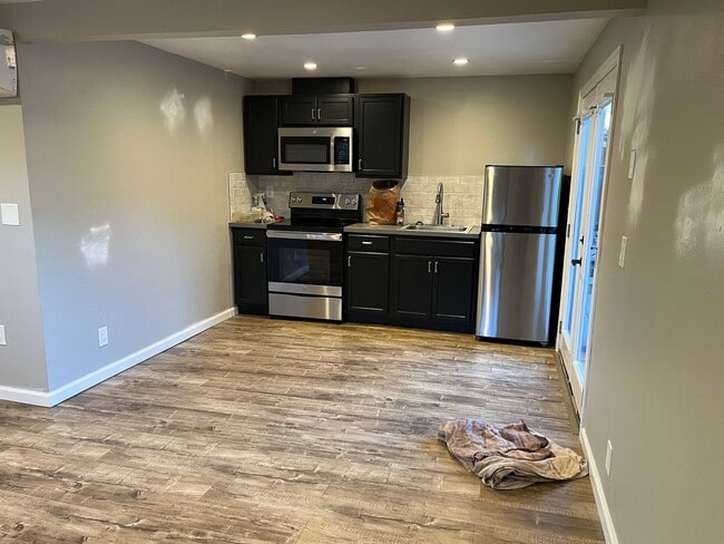 Building Photo - 660 S P St Unit Studio Rental