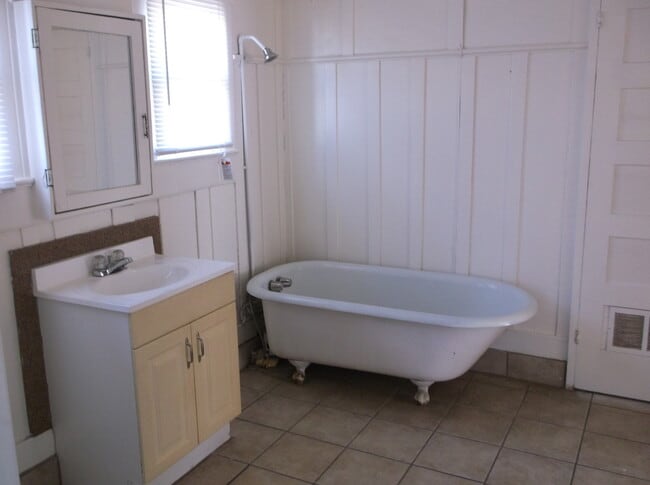 Photo - Cute 2 Bedroom/1 Bath in Good Condition