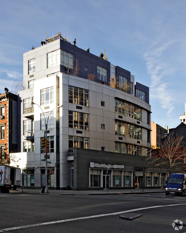 Primary Photo - 57 Bond St