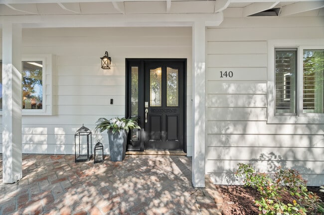 Photo - 140 Stonybrook Rd