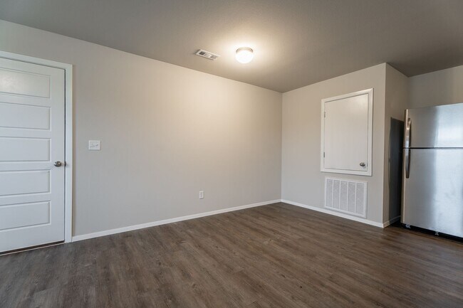 Photo - Like New 3-bedroom 2 bath Duplex in Lincoln!! Fenced yard!