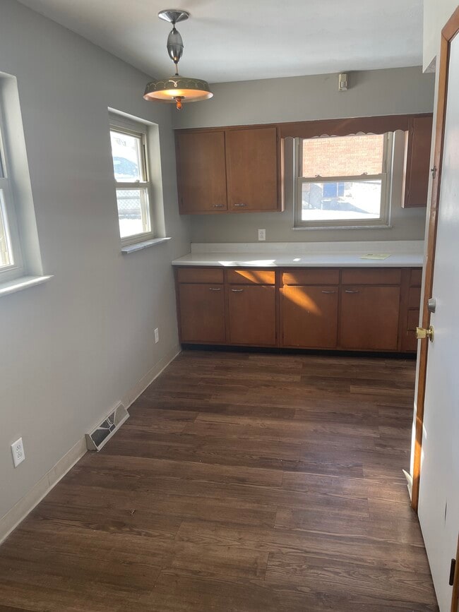 Photo - 4555 E 4th St