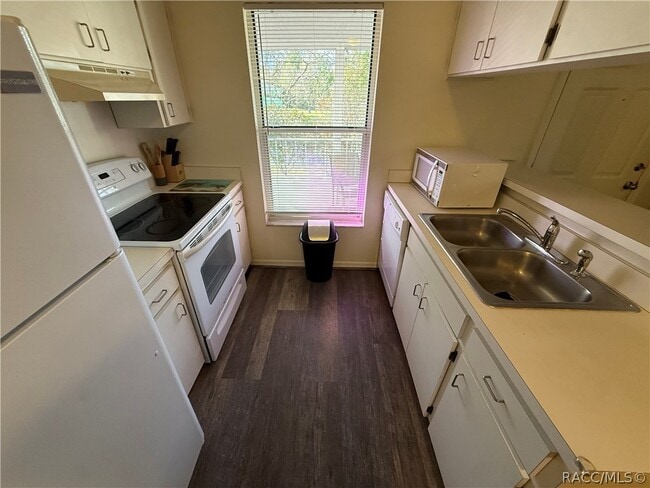 Photo - 943 SE Mayo Dr