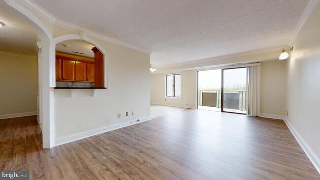 Photo - 3100 S Manchester St Unidad 718