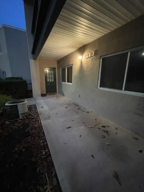 Private Entrance/Balcony - 31 Devereux St Unit 208