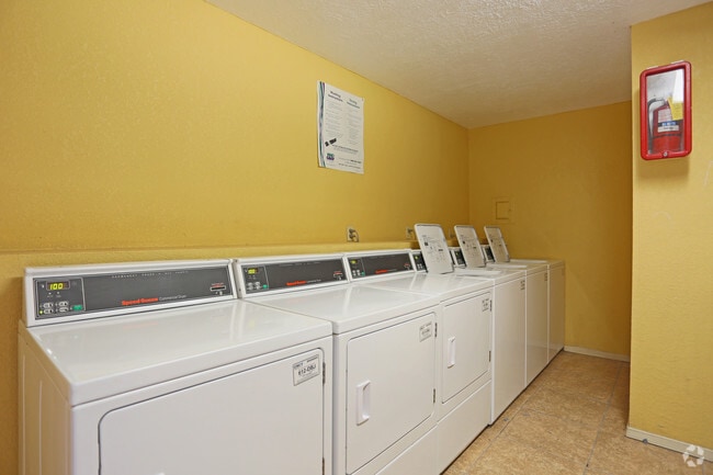 Paso Oeste Apartments