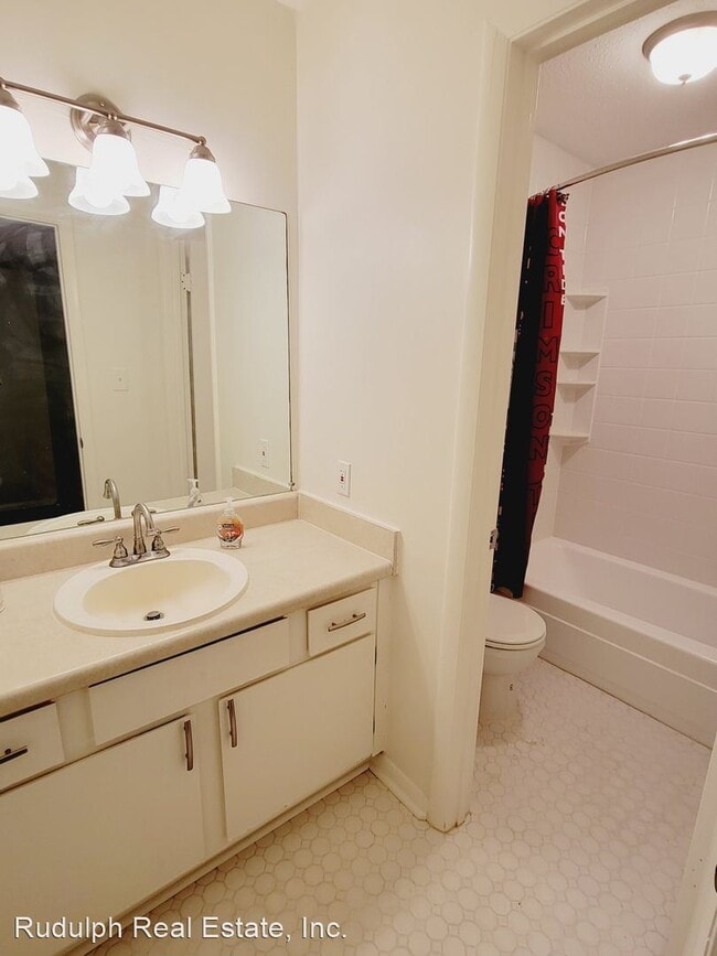 Photo - 1 br, 1 bath House - 304 Woodland Village