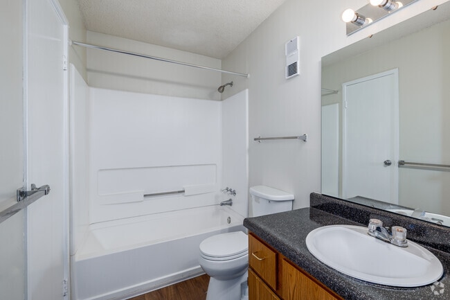 2BR, 1BA - 819SF - Bathroom