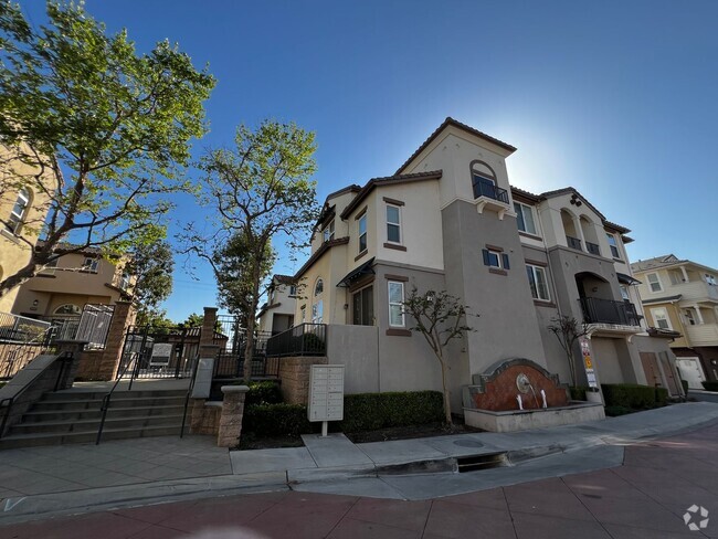 Building Photo - Coming Soon- 3 Bed 3 Bath Condo for Rent a...