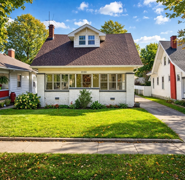 Building Photo - Charming 2-Bedroom Home with Hardwood Floors & Private Driveway!