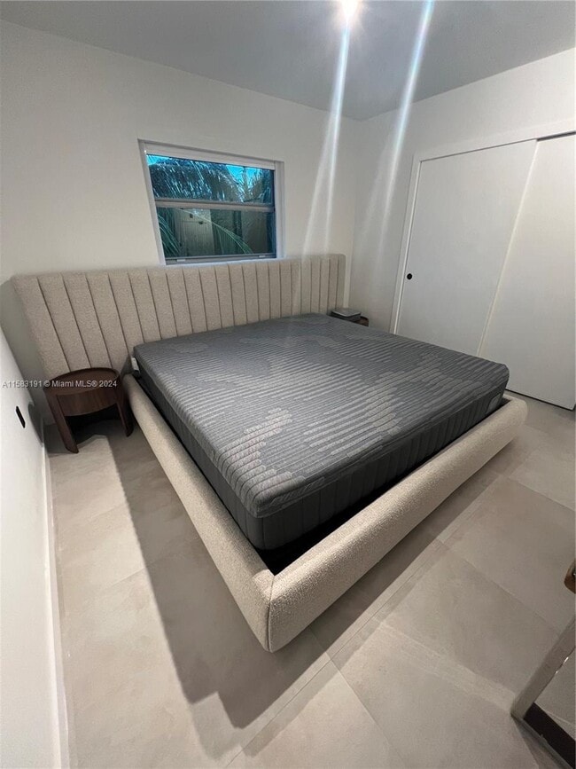 240 Collins Ave Unit 4A