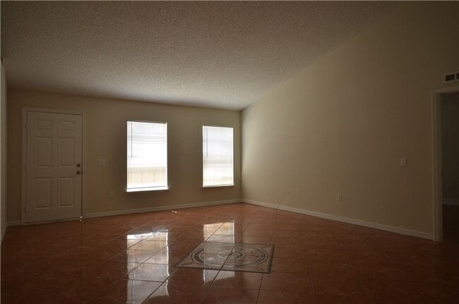 Photo - Available Now 3br 2b