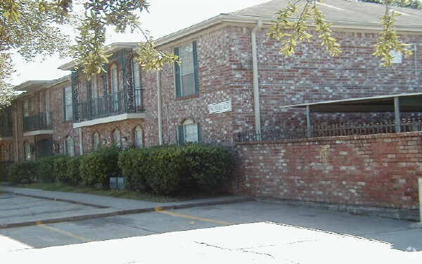 Valley Oaks Apartments - Valley Oaks Apartments