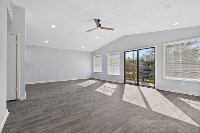 Building Photo - 1712 E Mulberry Dr Unit 1712 E Mulberry Drive