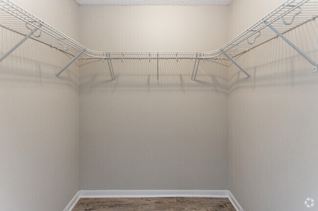 2 BR, 2 BA - 1,175SF