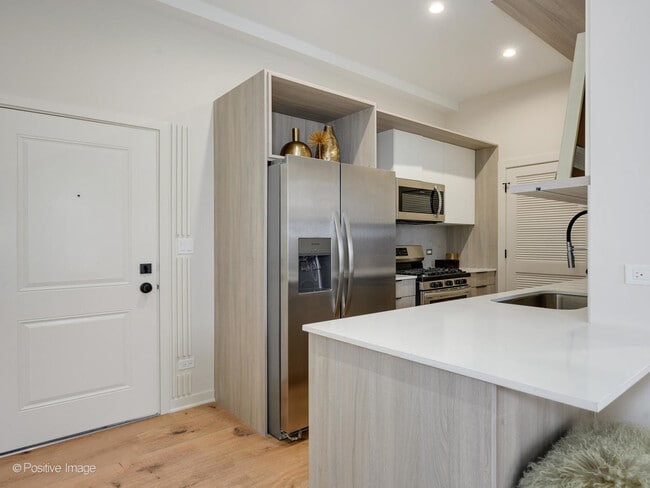 Photo - 2801 N Thatcher Ave Unit 304