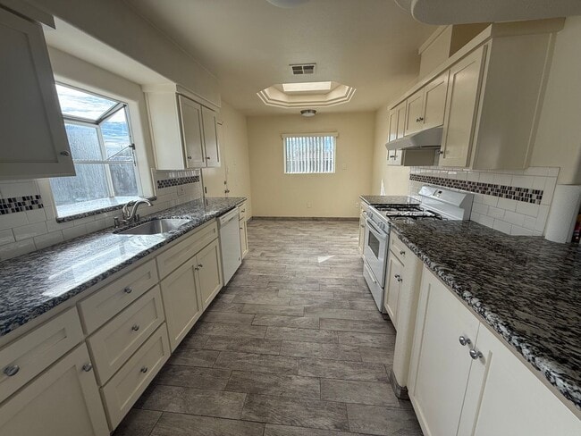 Photo - Great Location Near Hwy 41 – 3 Bedroom Home with Big Backyard!