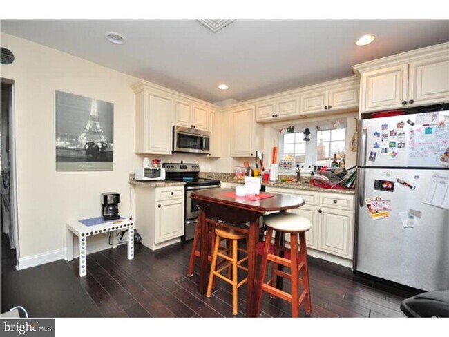 Building Photo - 6110 Ridge Ave Rental