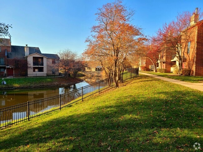 Building Photo - 2032 N Rand Rd Unit 106 Rental