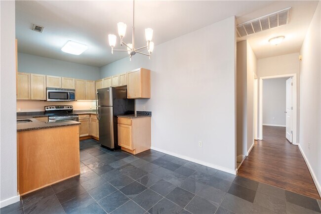 Photo - 40 E Maple St Unit 3