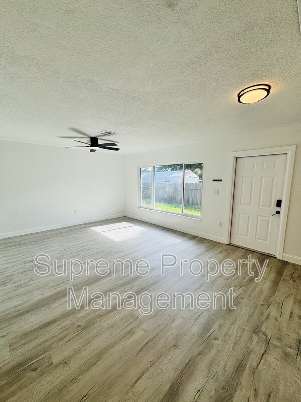 3154 Pine Tree Ave