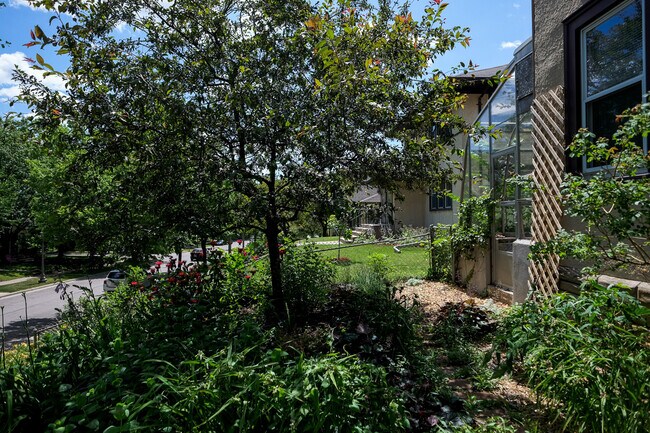 Building Photo - Jager Saratoga Unit Saratoga Up Rental