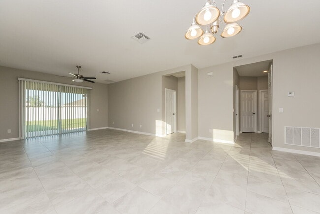 Photo - 2743 Creekmore Ct