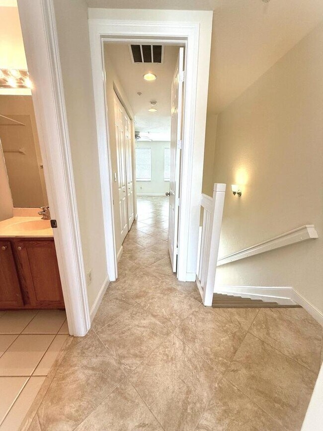 Photo - 960 Millbrae Ct