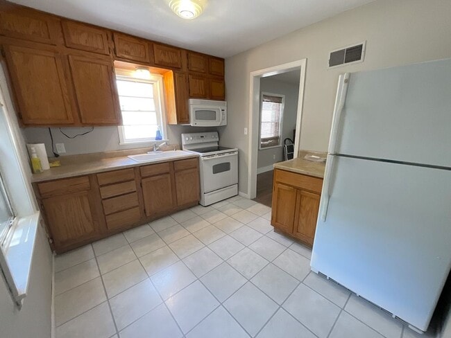 Photo - COLLEGE PRE-LEASING