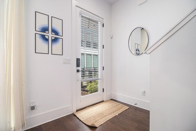 Photo - 366 Gibson St SE