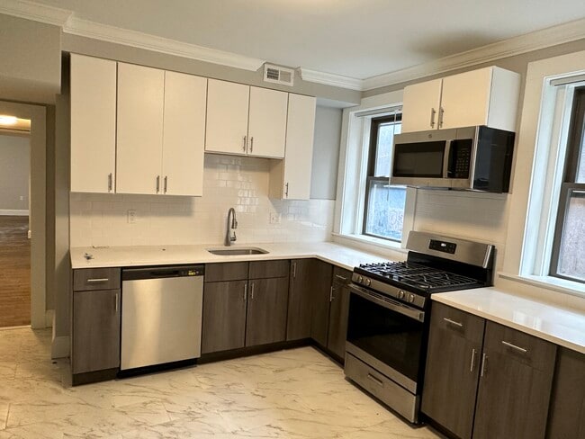 Building Photo - 74 Longwood Ave Unit 2