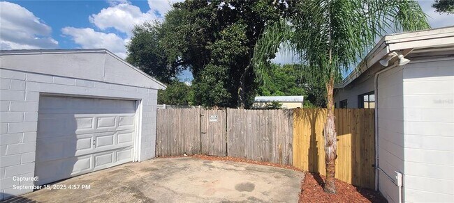 Photo - 2027 Bentley St
