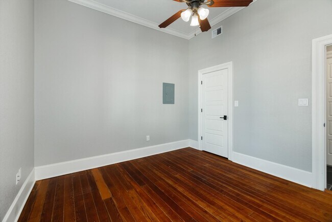Photo - 405 24th St Unit 202