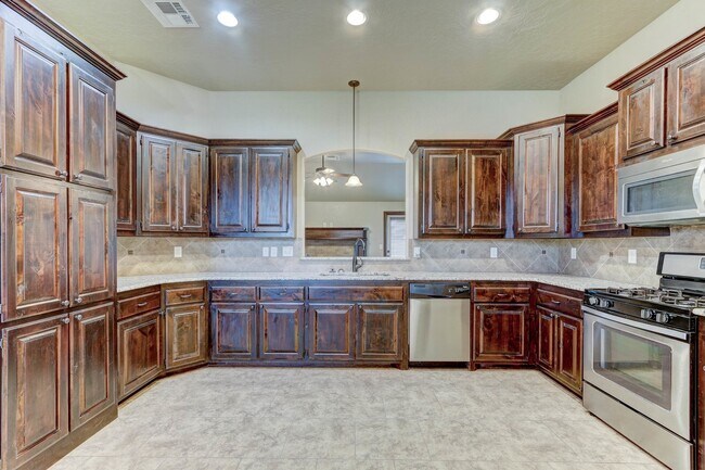 Photo - 920 SW 13th St