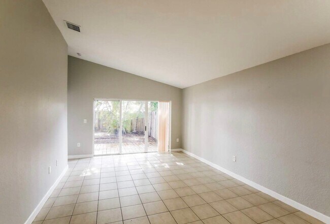Building Photo - 1360 SW 119th Ave