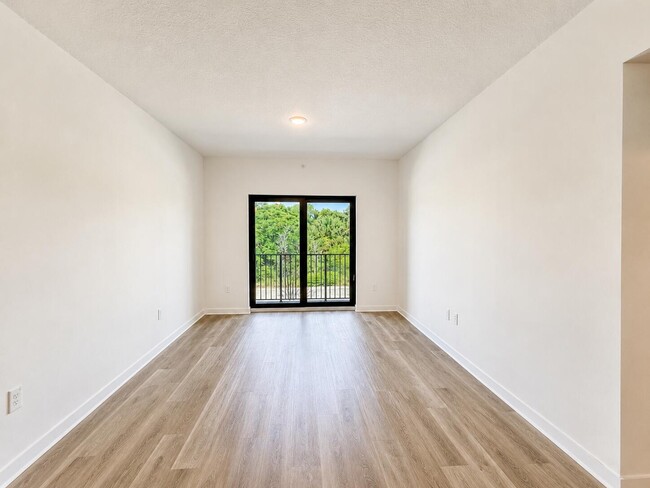 Photo - 4250 Lakewood Rd Unit 204